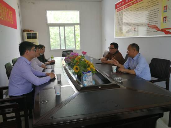 我校驻沙岗店村工作队组织村两委外出考查村集体经济发展工作