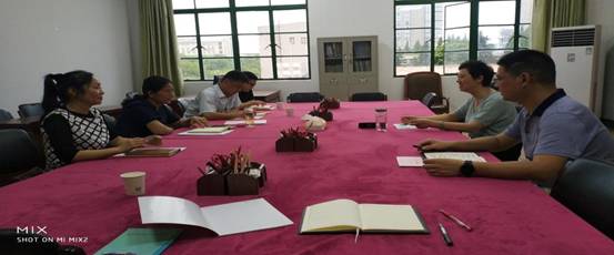 就开发“AHUT”助农小程序进行研讨